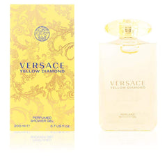 Gel douche Versace Yellow Diamond, jet d'eau visibles, parfum frais pour une routine quotidienne.