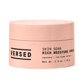 Crème visage Versed Skin Soak en flacon, hydratation douce et non grasse.