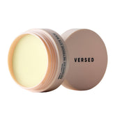Versed Smooth Landing baume yeux, application douce autour du contour.