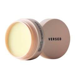 Versed Smooth Landing baume yeux, application douce autour du contour.