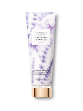 Lotion Victoria's Secret Lavande Vanille en flacon, hydratante et parfumée.