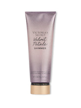 Victoria's Secret Velvet Petals Shimmer en bouteille, hydratation 24 h.