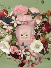 Victoria's Secret Tease Sugar Fleur – Application douce hydratante diffusant le parfum.