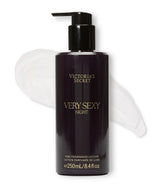 Victoria's Secret Very Sexy Night Lotion – bouteille montrant le parfum et la texture légère