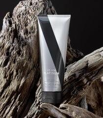 Application mains Victoria's Secret VS Him Platinum Lotion pour douceur.