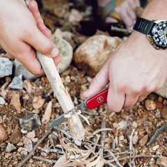 Fabrication suisse: pinces Victorinox pour performance fiable.