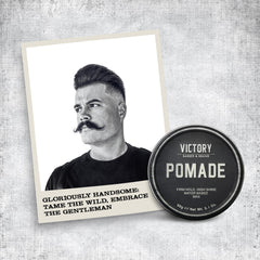Victory Pomade pigment-violet: teinte distinguée pour une allure masculine.
