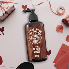 Barbe lavée avec mousse riche, douceur et brillance grâce au shampooing Viking Revolution.