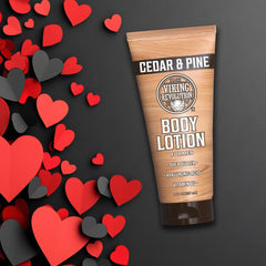 Application sur peau masculine, texture légère et absorption rapide du Viking Revolution.