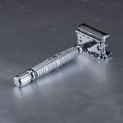 Détails métalliques soignés du Vulcan renforçant robustesse et style