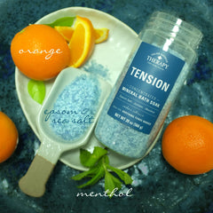 Village Naturals Therapy Bains Minéraux Tension, sels de mer et d'Epsom visibles pour une immersion minérale.