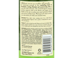 Village Naturals Therapy gel douche mousse utilisé sous la douche pour un effet rafraîchissant.