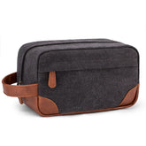Trousse de toilette Vorspack pour voyage, facile à accéder lorsqu’elle est pendue.