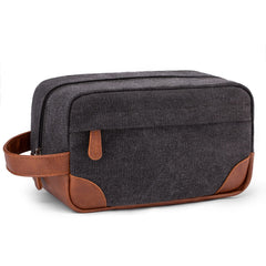 Trousse de toilette Vorspack pour voyage, facile à accéder lorsqu’elle est pendue.