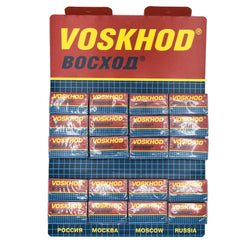 Voskhod 100 lames double-tranchant dans leur boîte, prêt pour un rasage précis.