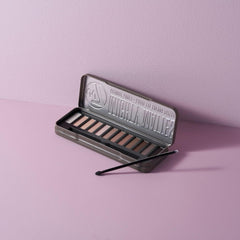 W7 Mighty Matte Yeux 12 teintes nude, fini mat durable pour tous les tons.