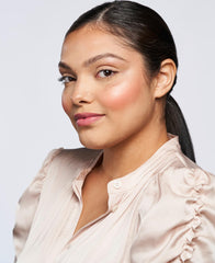 Wander Beauty On-the-Glow illuminateur éclat nude, éclat doux pour visage et corps.