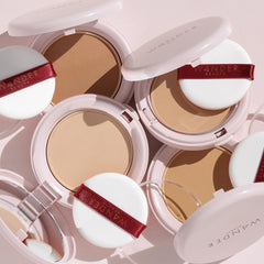 Apparence-satinée de la Wander Beauty Wanderlust Poudre Foundation pour un teint lissé.