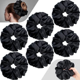 Waydress scrunchie satin noir oversize pour enrouler facilement les cheveux.