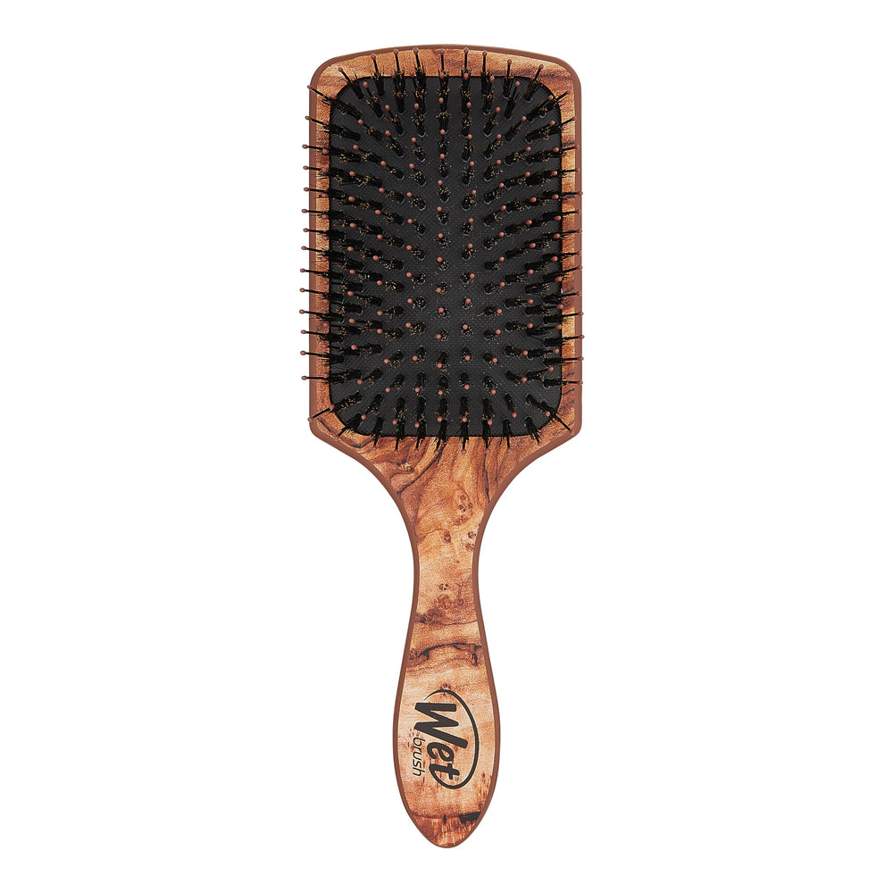 Brosse Wet Brush Paddle en bois démontrant démêlage ultra-doux sans tiraillement.