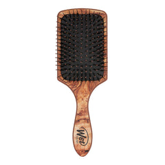 Brosse Wet Brush Paddle en bois démontrant démêlage ultra-doux sans tiraillement.