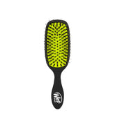 Brosse Wet Brush Shine Enhancer démêle en douceur et apporte brillance.