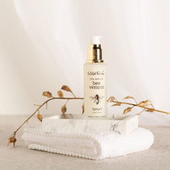 Wild Ferns gelée royale et miel Manuka, texture onctueuse prête pour routine nocturne.