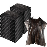Cape WILLBOND jetable noire couvrant parfaitement les vetements lors d'une coupe.