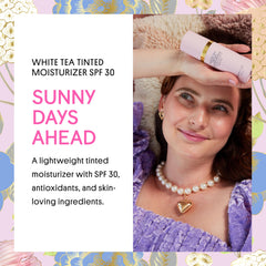 Texture fluide visage SPF30 de Winky Lux, teint léger et uniforme.