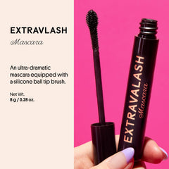 Winky Lux ExtravaLash offre volume et longueur visibles pour un regard agrandi.