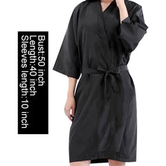 Robe-client kimono noire WuWEOT ajustable facilite l’enfilage et le maintien.