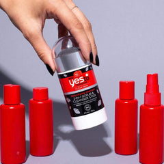 Yes To Tomatoes Stick lait mousseux purifiant nettoie la peau.