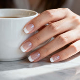 YIZHUO bande gel: pointe française blanche sur base claire pour un look élégant.
