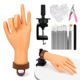 Main Yokilly de pratique pour ongles acryliques avec pince, toucher réaliste.