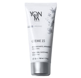 Yon-Ka Crème 15 purifie légèrement la peau et apaise les irritations.