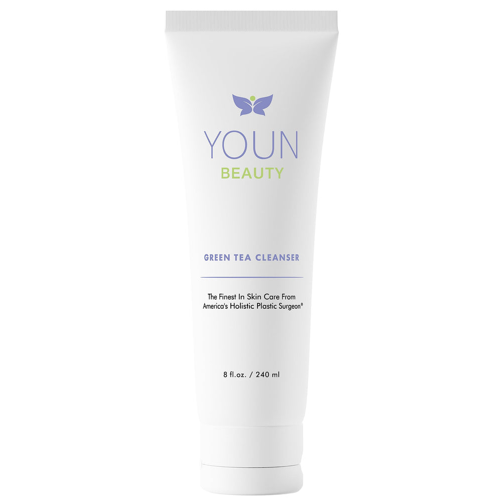Bouteille du nettoyant visage au thé vert YOUN Beauty, hydratant et doux.