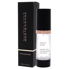 Youngblood Primer Minéral prépare la peau pour un rendu uniforme.