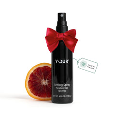 Y'OUR Silk Setting Spray – bouteille en vue, fixation légère et longue durée.