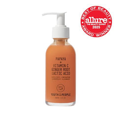 Texture gel douce du nettoyant, sensation rafraîchissante pendant le soin quotidien.