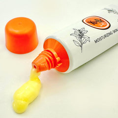 Application sur les mains pour apaiser irritations et démangeaisons sans stéroïdes.