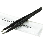 Pinces Zizzili Basics en acier chirurgical noir avec pointe inclinée pour précision accrue.