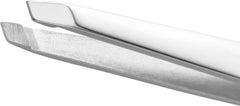 Pince à épiler ZWILLING, design ergonomique, prise en main confortable.