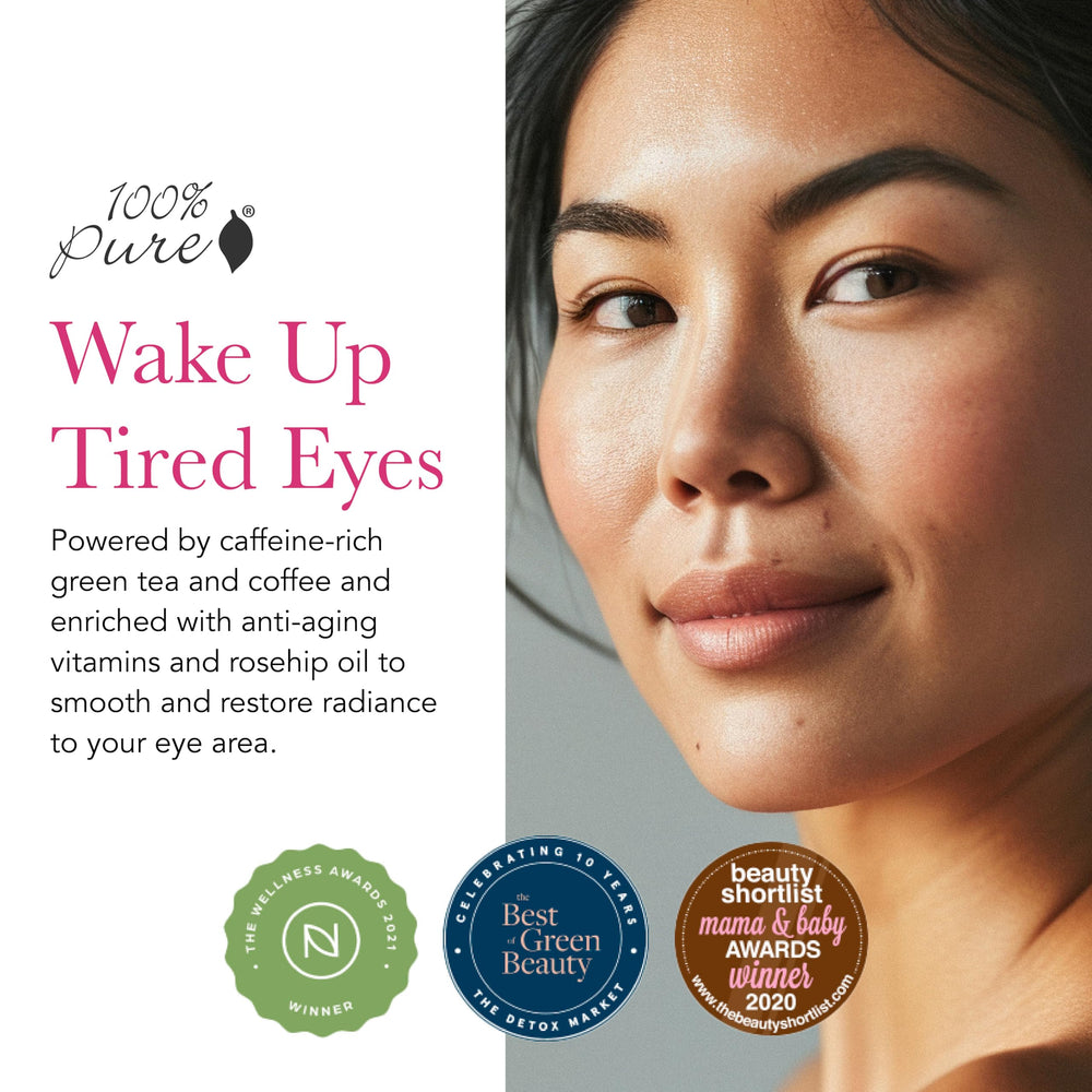 Application de la crème yeux 100% PURE sur le contour.