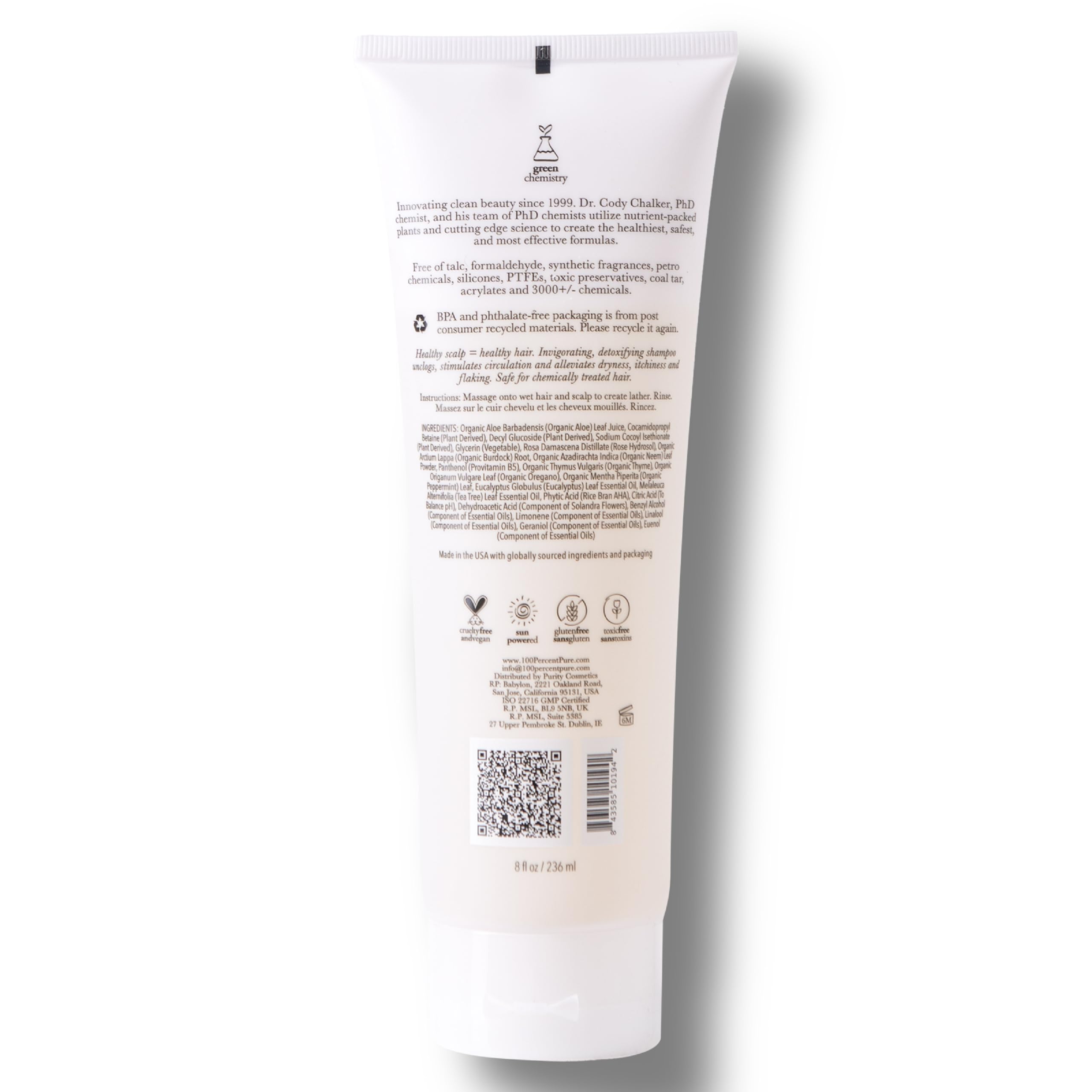 Utilisateur appliquant le soin capillaire dans une routine quotidienne.