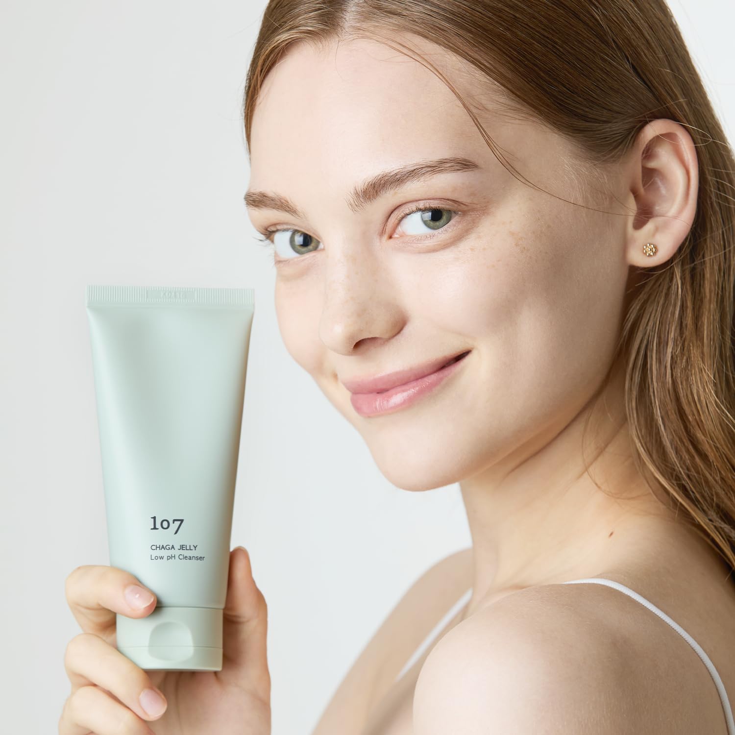 107 Gel Doux Nettoyant – texture gel fluide prête à l’emploi pour nettoyer sans dessécher.