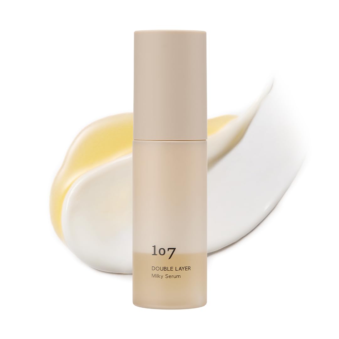 Sérum 107 dans une bouteille à double couche prête à agiter pour hydrater durablement.