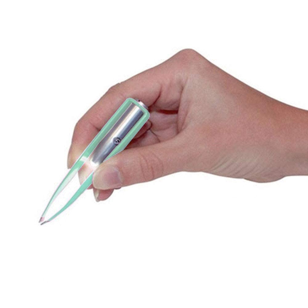 Pinces inox 1st Choice avec LED, utile pour l'épilation ciblée à domicile.