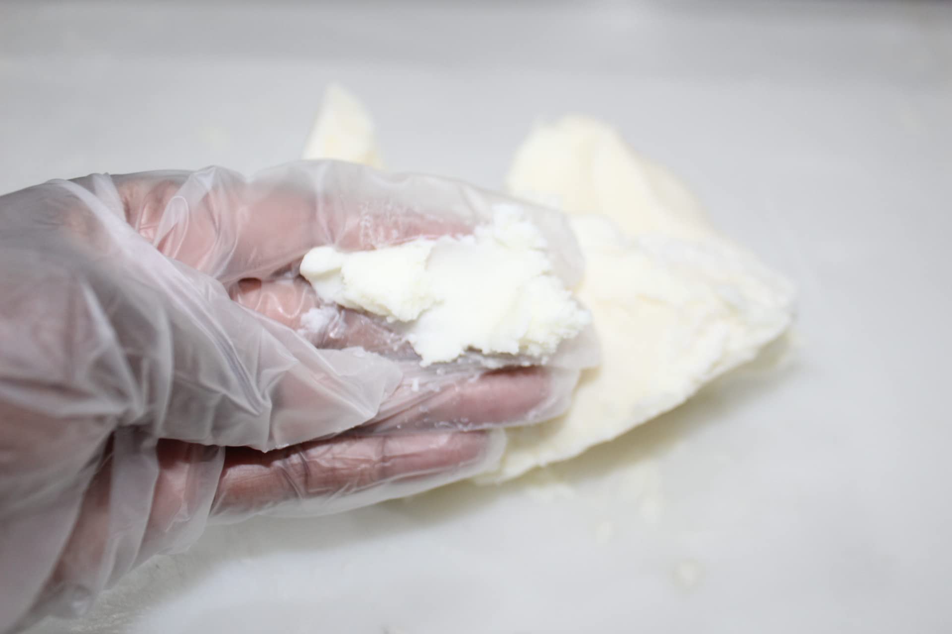 Beurre raffiné 3cayg prêt à mélanger avec parfums et colorants.