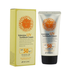 Application sur le visage avec Dodo 3W Clinic, protection légère et hydratante.