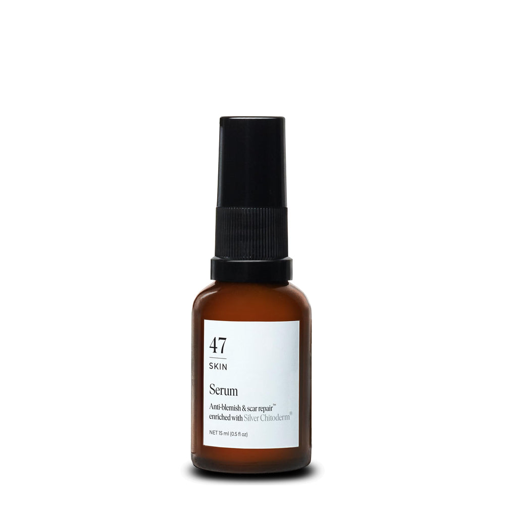 Le sérum hydratant 47 Skin Serum dans une bouteille avec pompe, facilité d'application et soin hydratant.